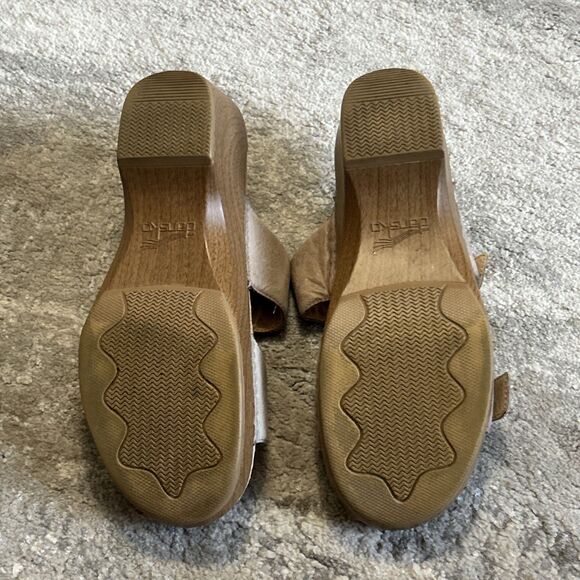 Dansko Sophie Sandals Womens 40 Taupe Buckle Wedge Heels Slip On US 10 10.5 - Picture 9 of 10